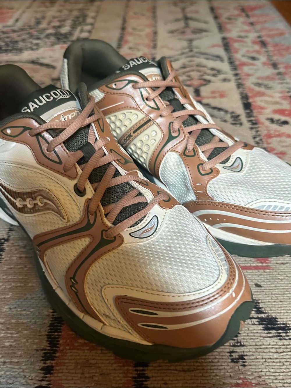 Saucony Progrid Omni 9 Premium Sneaker Cream/Green Sz 10.5
